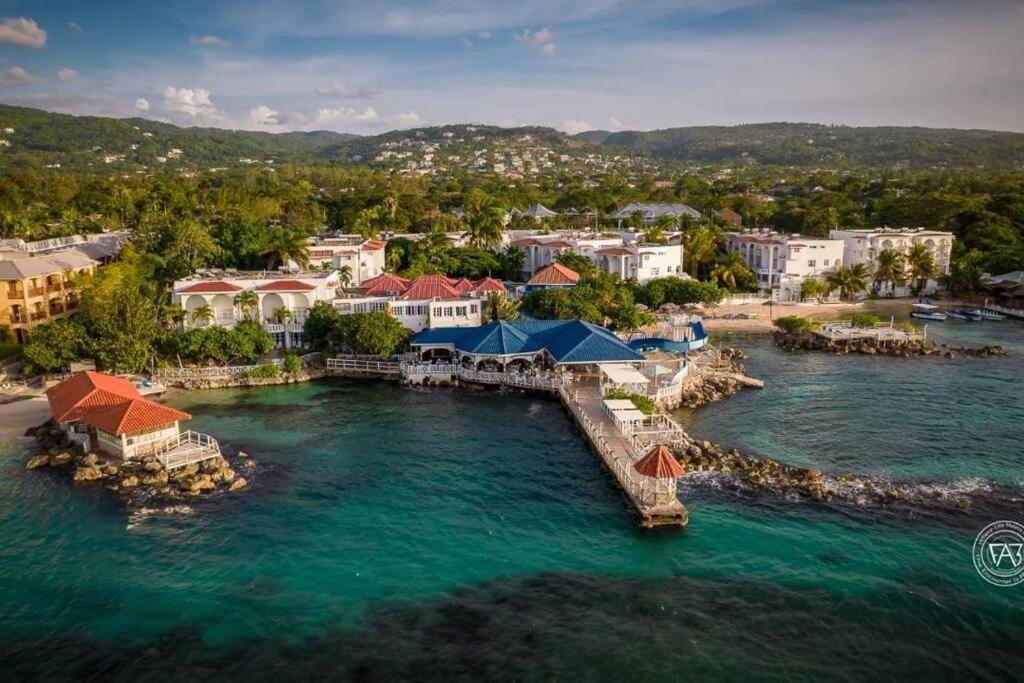 Lush Tropical Apartment Located In A 4-Star Resort Runaway Bay Εξωτερικό φωτογραφία
